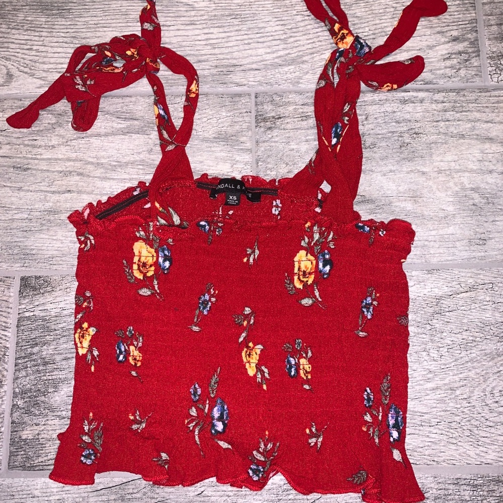 Kendall & Kylie crop top